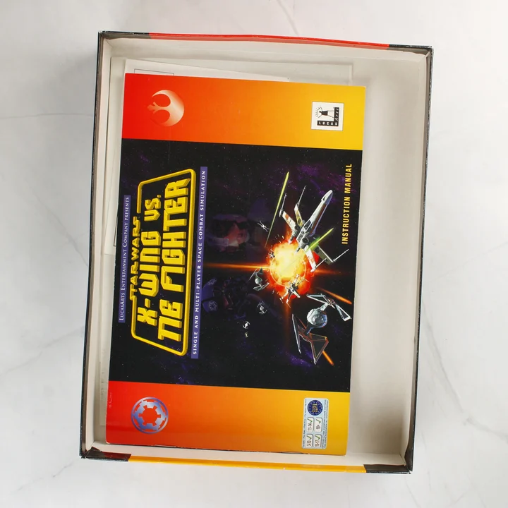 Használati útmutató és dobozbelső A játék dobozának belseje a használati útmutatóval