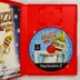 Nyitott PlayStation 2 tok a Buzz! The Music Quiz lemezével és kézikönyvével.