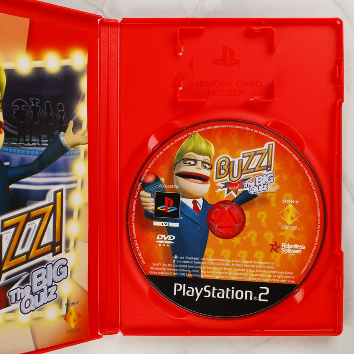 Buzz! The Big Quiz PS2 lemez Buzz! The Big Quiz nyitott tok és lemez