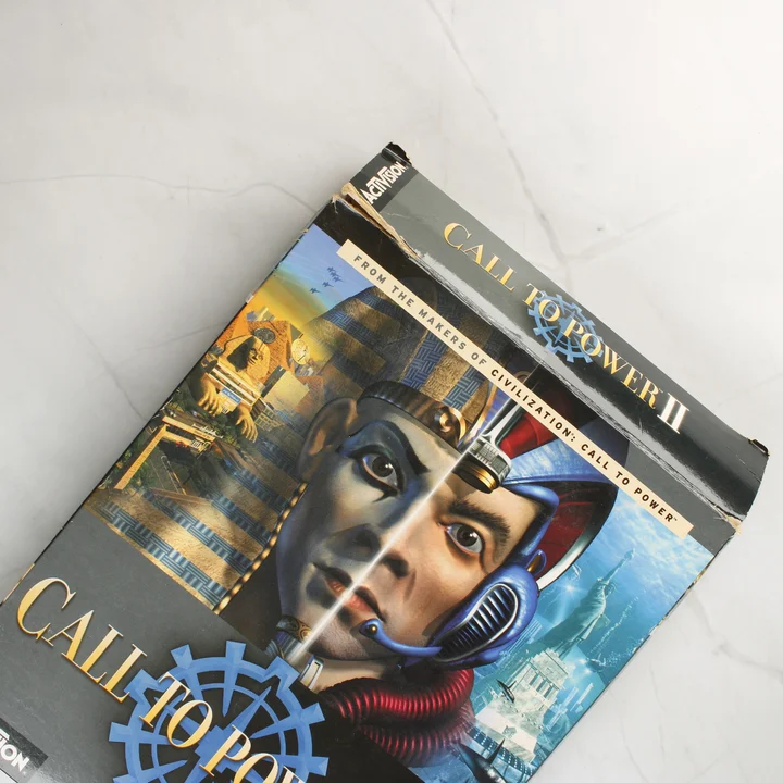 Közeli kép a doboz felső élének sérüléseiről