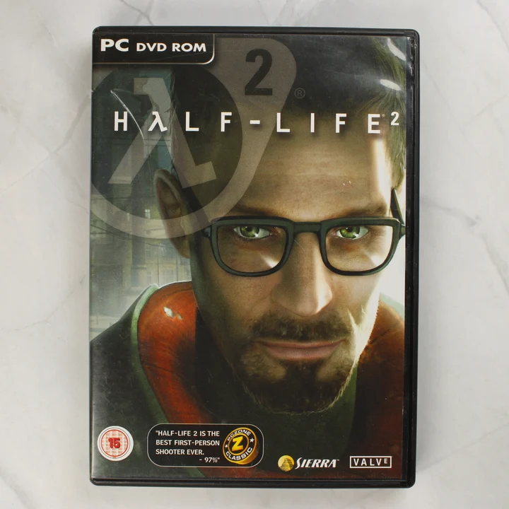 A Half-Life 2 PC-s videójáték elülső borítója Gordon Freeman képével.