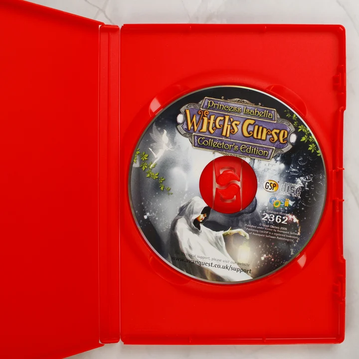 Princess Isabella: Witch's Curse lemez Nyitott piros tok a Princess Isabella: Witch's Curse Collector's Edition CD-ROM lemezével.
