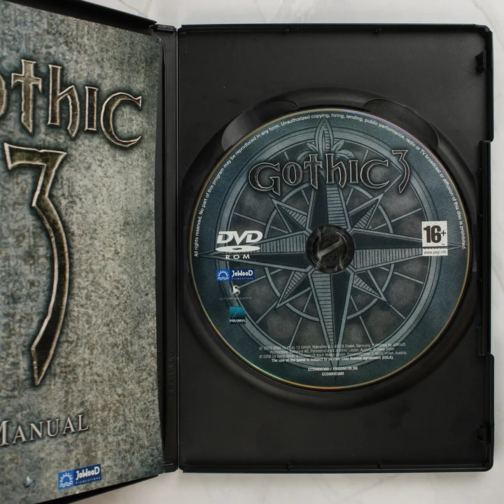 Gothic 3 nyitott tok a lemezzel és a kézikönyvvel
