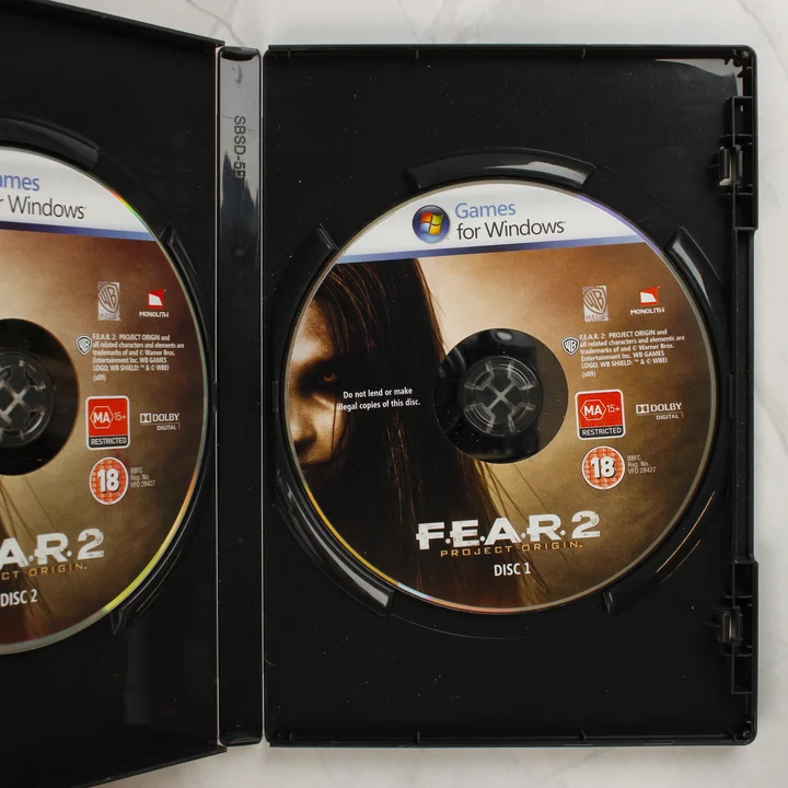 F.E.A.R. 2 Project Origin lemezek F.E.A.R. 2: Project Origin nyitott tok a lemezekkel