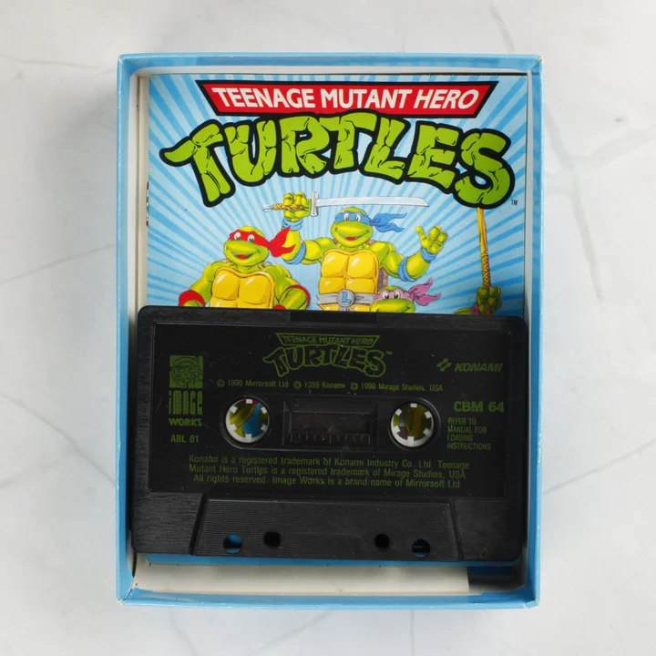 Teenage Mutant Hero Turtles Commodore 64 kazetta és útmutató a dobozban