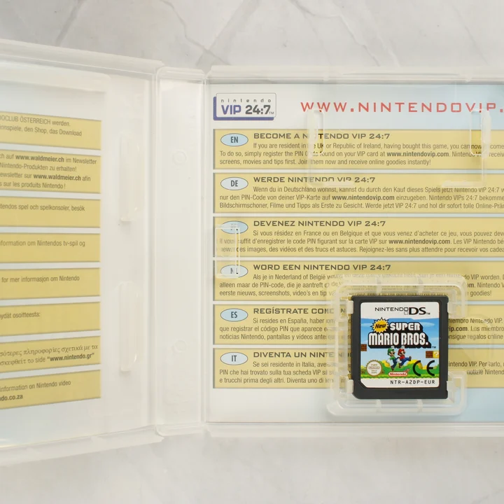 New Super Mario Bros. DS belső Nyitott Nintendo DS tok a New Super Mario Bros. cartridge-dzsel