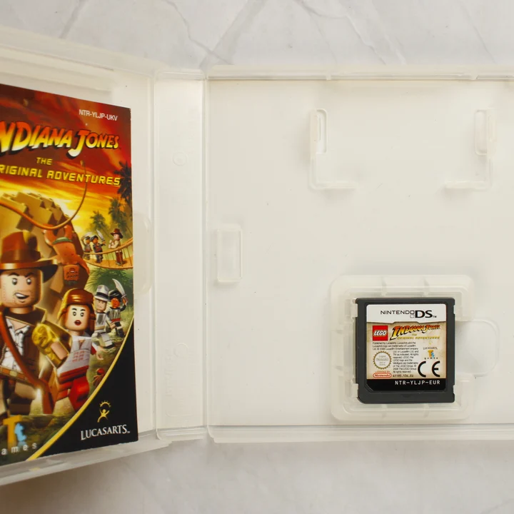 LEGO Indiana Jones Nintendo DS játék nyitott tokja a cartridge-el