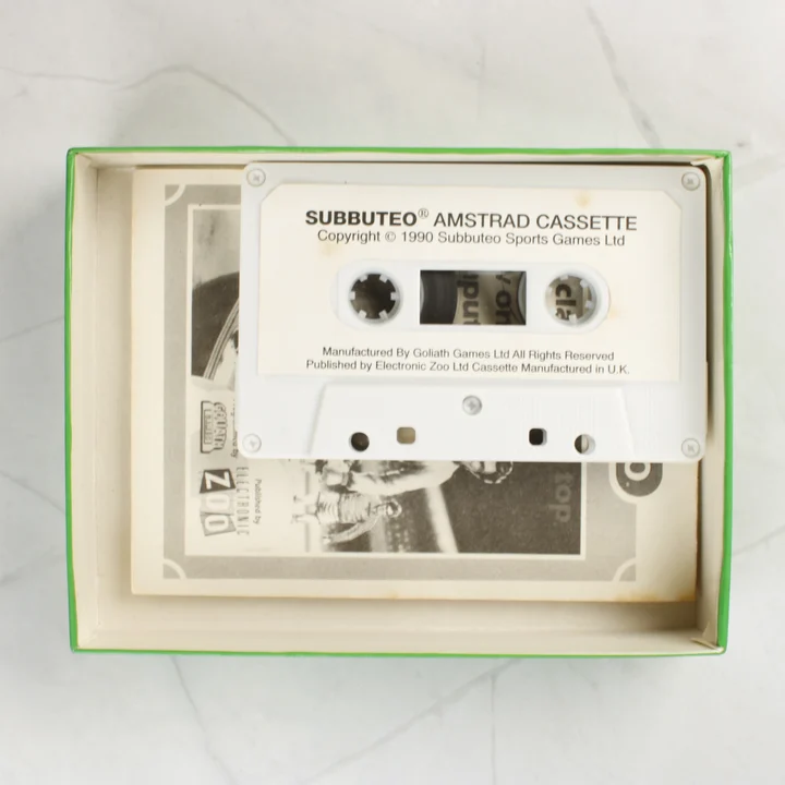 Subbuteo kazetta és útmutató A nyitott doboz tartalma: fehér kazetta és használati útmutató