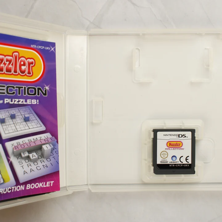 Puzzler Collection Nintendo DS belső Puzzler Collection Nintendo DS nyitott tok a cartridge-dzsel és az útmutatóval