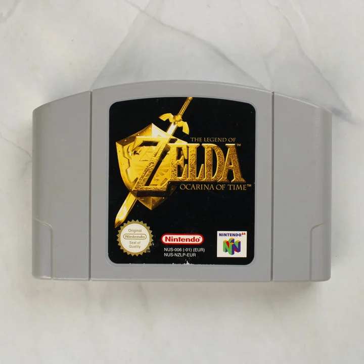 Zelda Ocarina of Time N64 cartridge elölről The Legend of Zelda: Ocarina of Time Nintendo 64 cartridge elölnézete