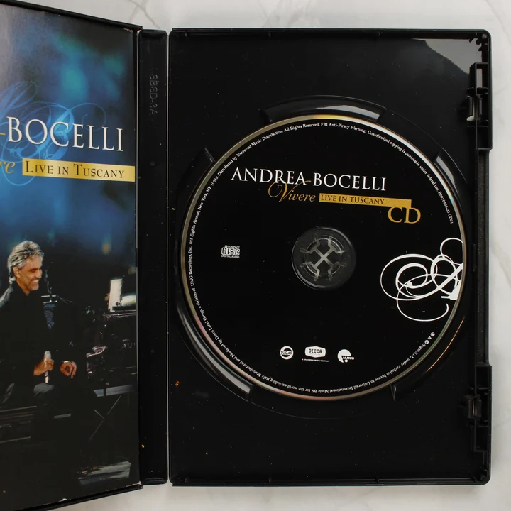 Andrea Bocelli Vivere Live in Tuscany belső nézet Nyitott DVD tok Andrea Bocelli CD lemezzel