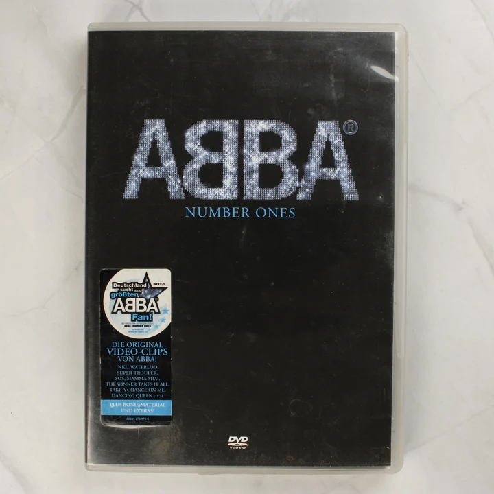 ABBA Number Ones DVD előlapja fekete háttérrel és csillogó logóval