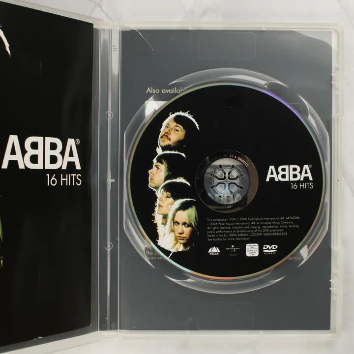 Nyitott DVD tok az ABBA 16 Hits lemezzel