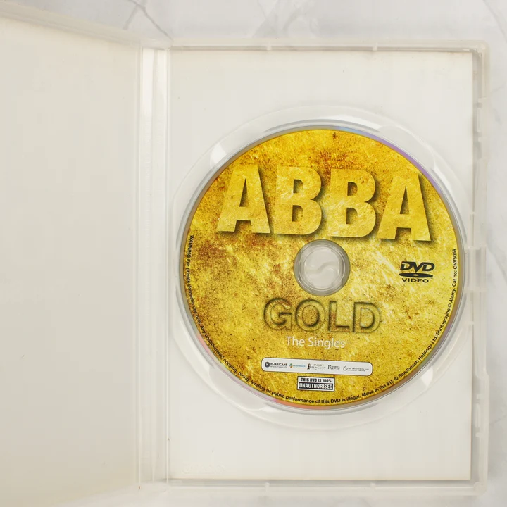 ABBA Gold DVD lemez Nyitott DVD tok az ABBA Gold lemezzel