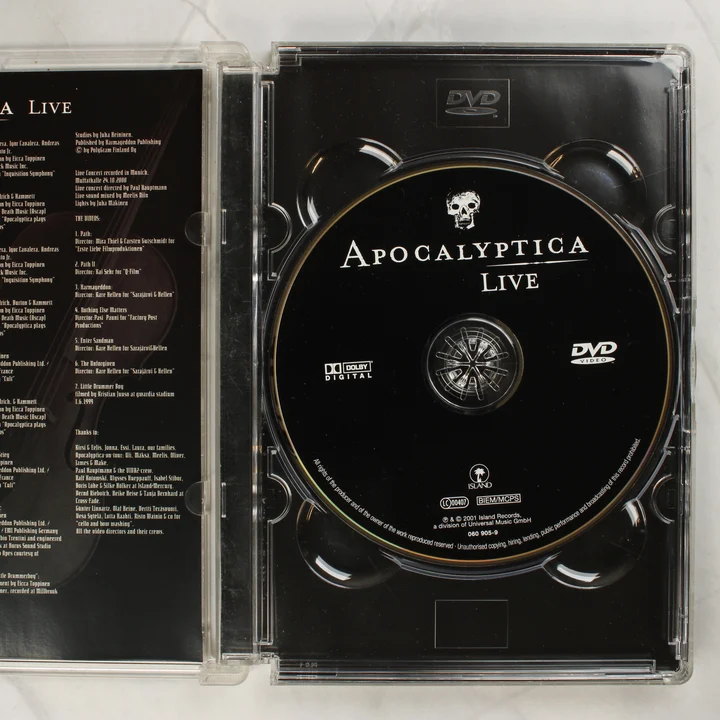 Apocalyptica Live DVD lemez Apocalyptica Live DVD nyitott tokban a lemezzel