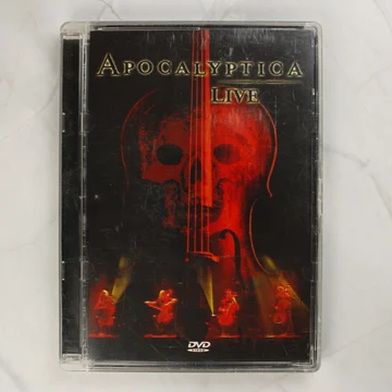 Apocalyptica Live DVD előlapja koponyás grafikával