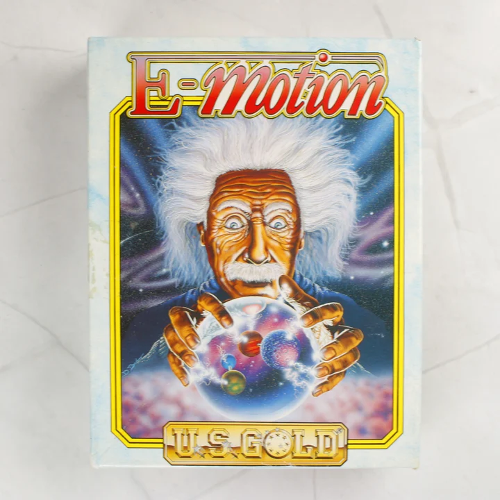 E-Motion doboz elölnézet Az E-Motion videójáték dobozának előlapja Albert Einstein illusztrációjával