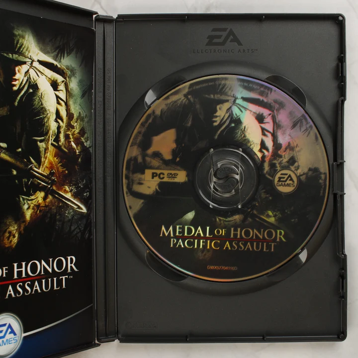 Medal of Honor Pacific Assault PC lemez Medal of Honor Pacific Assault nyitott tok a DVD lemezzel