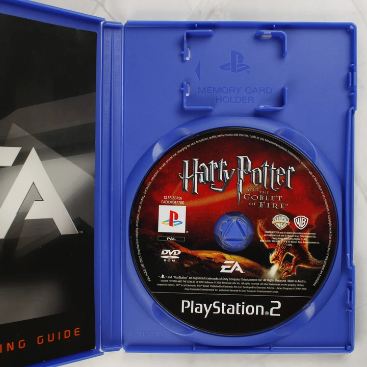 Harry Potter and the Goblet of Fire PS2 lemez és tok Nyitott PS2 tok a Harry Potter lemezzel és az útmutatóval