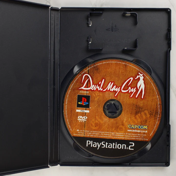 Devil May Cry PS2 nyitott tok és lemez Nyitott Devil May Cry PS2 tok a lemezzel