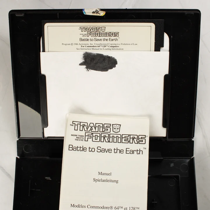 Transformers C64 tartalom A Transformers játék tartalma: floppy lemez és használati útmutató