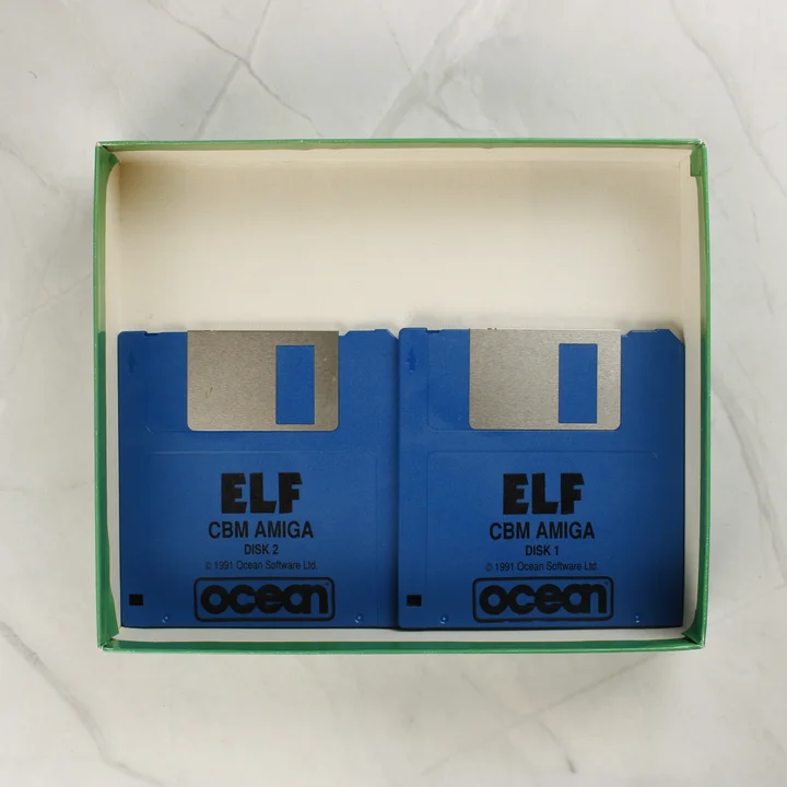 Elf floppy lemezek Két kék színű 3,5 colos floppy lemez az Elf videójátékhoz a dobozban