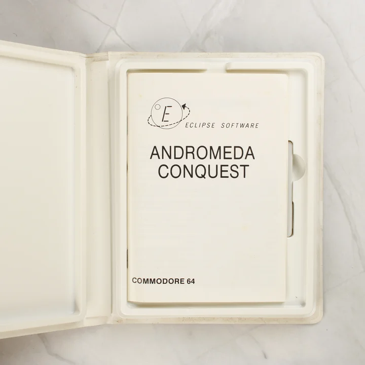 Andromeda Conquest kézikönyv A nyitott tok belseje a használati útmutatóval