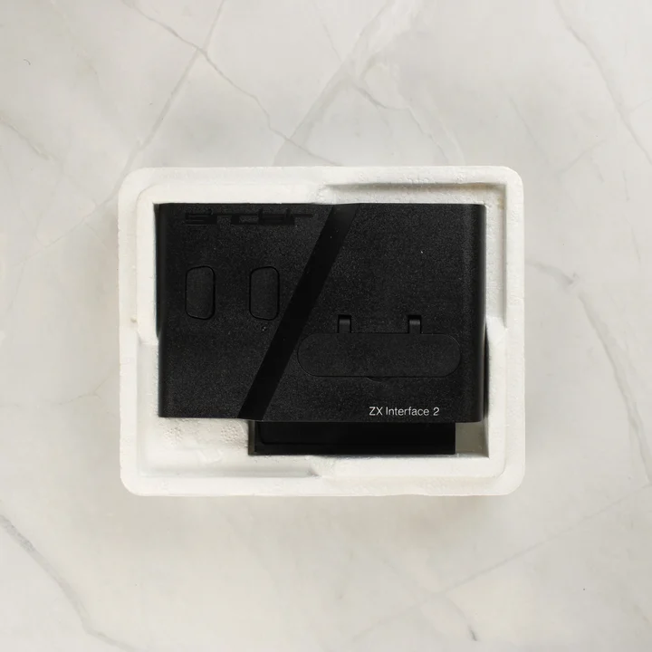 Sinclair ZX Interface 2 felülnézetből a tartóban