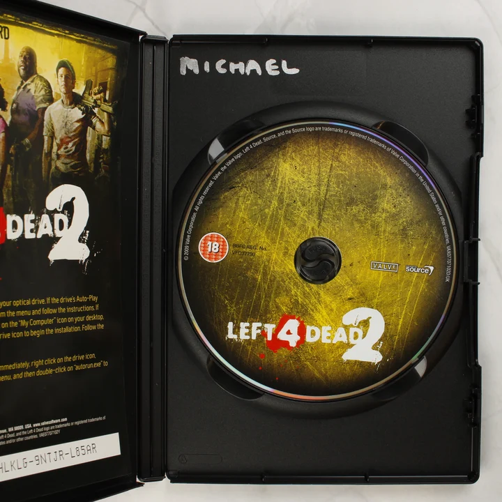 Left 4 Dead 2 nyitott tok és lemez