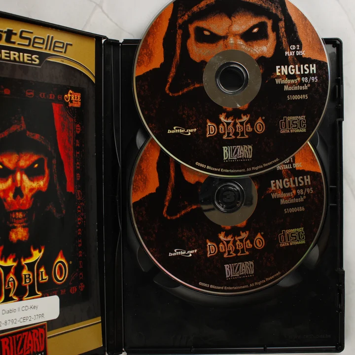 Diablo II lemezek és kód Diablo II nyitott tok a két CD-vel és a CD-kulccsal