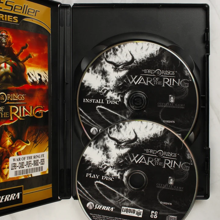 The Lord of the Rings: War of the Ring nyitott tok és lemezek