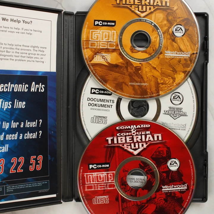 Command & Conquer Tiberian Sun lemezek Command & Conquer Tiberian Sun nyitott tok a lemezekkel