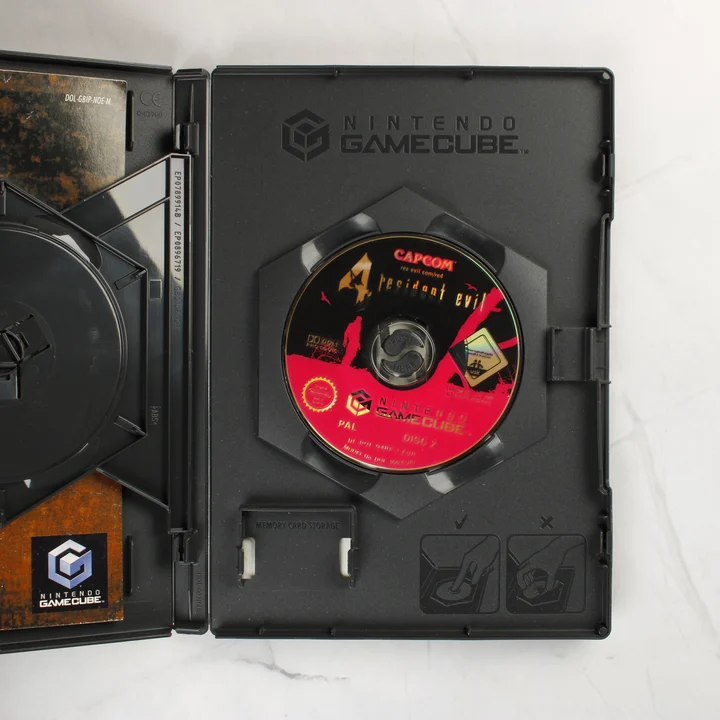 Nyitott GameCube tok a második lemezzel