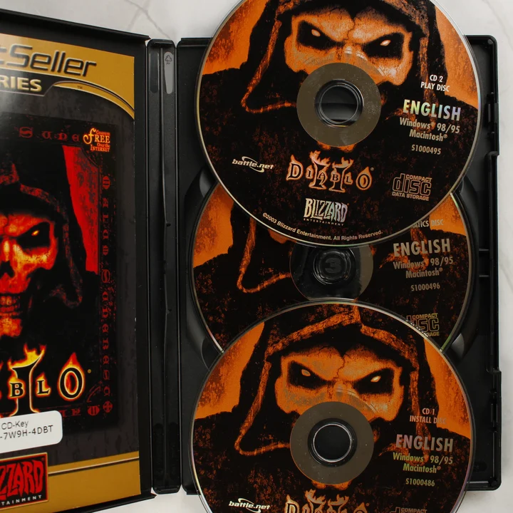 Diablo II Best Seller Series nyitott tok a három CD lemezzel