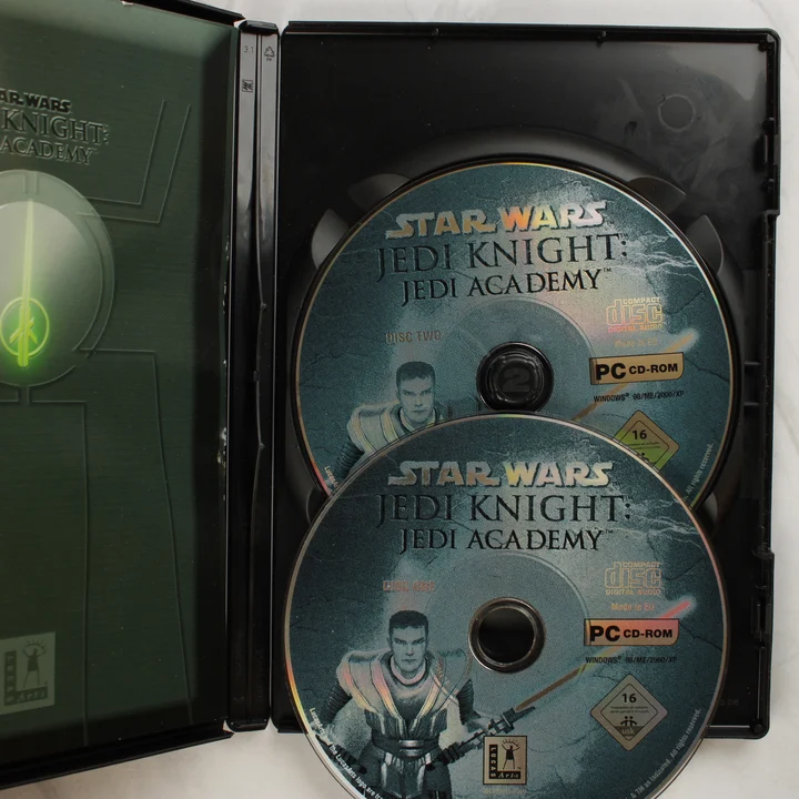Star Wars Jedi Knight: Jedi Academy PC lemezek Star Wars Jedi Knight: Jedi Academy nyitott tok a lemezekkel