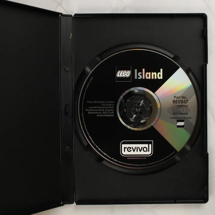 LEGO Island CD lemez Nyitott tok a LEGO Island CD-ROM lemezzel