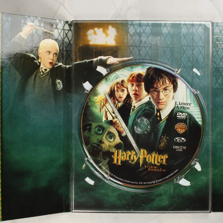 Harry Potter és a Titkok Kamrája DVD belső 1 Nyitott DVD tok az első lemezzel