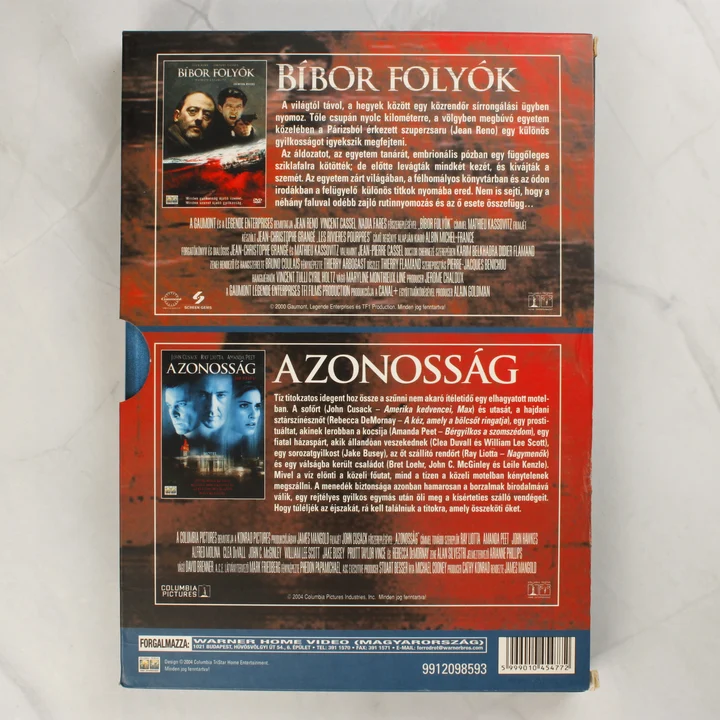 A dupla DVD-csomag hátoldala magyar nyelvű leírásokkal