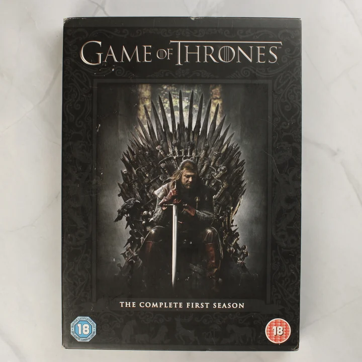 Game of Thrones első évad DVD díszdoboz előlapja