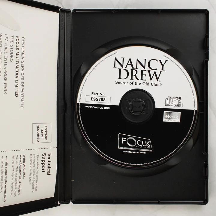 Nancy Drew: Secret of the Old Clock CD-ROM és nyitott tok