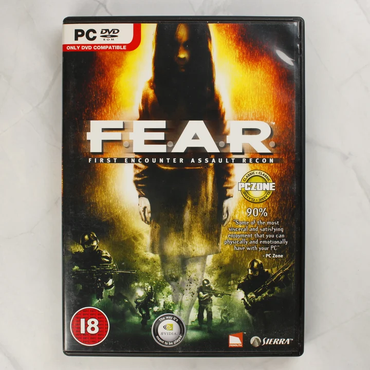 F.E.A.R. PC játék előlap A F.E.A.R. videójáték PC-s kiadásának előlapja fekete tokban.