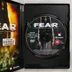 A nyitott DVD-tok a F.E.A.R. játéklemezzel és a belső borítóval.
