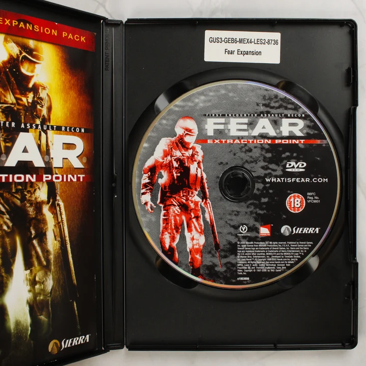 F.E.A.R. Extraction Point lemez és belső F.E.A.R. Extraction Point nyitott tok a lemezzel
