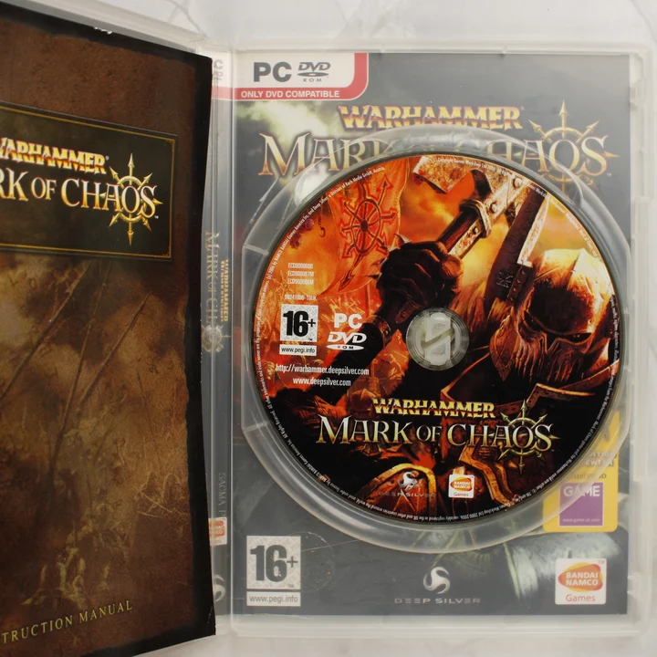 Warhammer Mark of Chaos PC belső Warhammer: Mark of Chaos nyitott tok lemezzel és kézikönyvvel