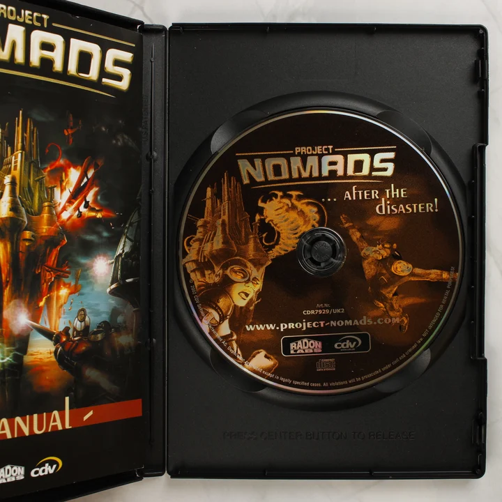 Project Nomads PC belső Project Nomads nyitott tok a lemezzel és az útmutatóval