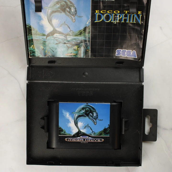 Ecco the Dolphin Sega Mega Drive belső tartalom Nyitott Ecco the Dolphin Sega Mega Drive tok cartridge-dzsel és útmutatóval