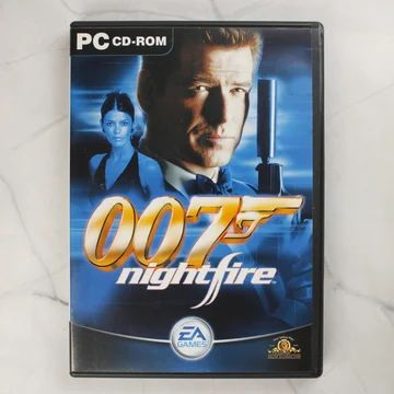 007 Nightfire PC játék elülső borítója Pierce Brosnan képével