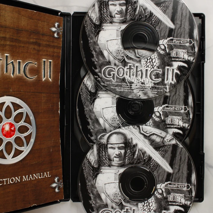 Gothic II PC lemezek és tartalom Gothic II nyitott tok három CD lemezzel és kézikönyvvel