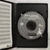 Nyitott fekete műanyag tok a Bugs Bunny Lost in Time CD-ROM lemezzel