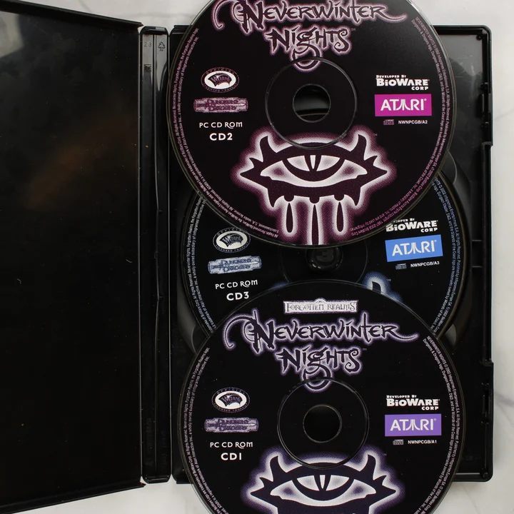 Neverwinter Nights PC lemezek Neverwinter Nights 3 CD-s belső tartalom